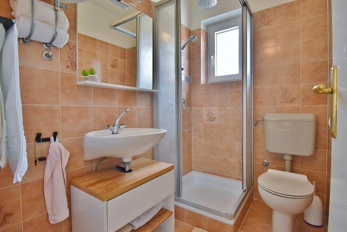 Apartments Ruzica Banjol Exterior photo