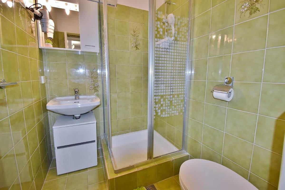 Apartments Ruzica Banjol Exterior photo